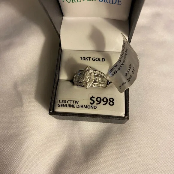 ENGAGEMENT RING - Picture 6 of 6